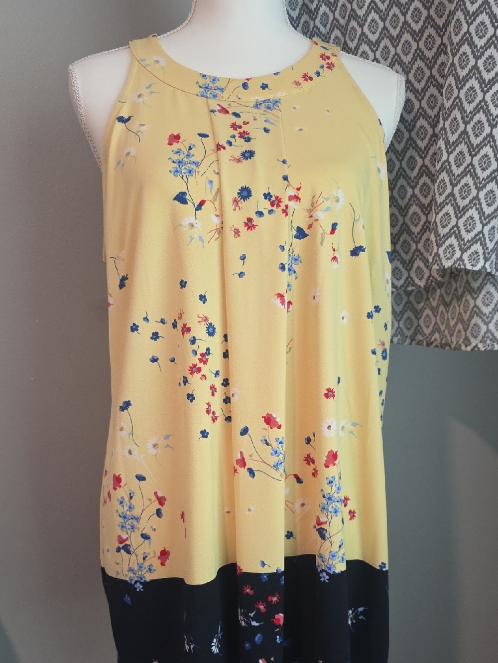 Charter Club Yellow Floral Halter-Neck Camisole with Navy Hem Size Large